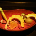 kazefukeba - 鎌倉野菜の盛合せ１人前　手前のは完熟の苦瓜