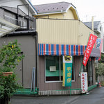 島屋製菓 - 住宅街の狭い道路に面しています。<2011_10>