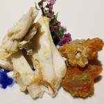 馳走 啐啄一十  - ①渡り蟹(雌)の身と内子(山口県産)
      渡り蟹の産卵期は春～夏、雌蟹の旬は冬～初夏で包卵時期です。
      内子は旨みの凝縮がされコクがあります。
      旬らしく身の甘みもしっかり。
      土佐酢でさっぱり味わいます。