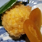 馳走 啐啄一十  - ③真鱈の白子(新潟県佐渡島産)のフライ、自家製唐墨添え
      パリッとしたパン粉と中の濃厚なクリーミーさのコントラストが楽しい。
      添えてある自家製唐墨(神奈川県産)は旨みが濃厚、そして微かな塩味。