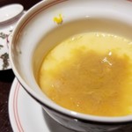 馳走 啐啄一十  - ④このわた餡の茶碗蒸し
      シンプルな出汁の茶碗蒸しにこのわたの酸味と旨み、ほのかな苦味と微かな甘み、大人の茶碗蒸しです。