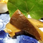 馳走 啐啄一十  - ⑭くぬぎ原木椎茸(岡山県美作産)
      しっかりとした歯応え。
      味を染み込ませる出汁の味わいが良いですね。
      正に陸の鮑と言えるのような深い旨みが味わえます。