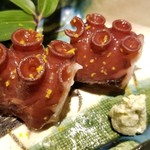 馳走 啐啄一十  - ⑰真蛸(香川県与島沖産)の桜煮
      産卵期は初夏～初秋、寿命1年、晩秋～冬は旨みが強くなります。
      柔らかくもほんの少し噛み応えを残した仕上がり。
      噛めば噛むほど蛸の美味しさが拡がります。