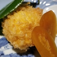 馳走 啐啄一十  - ③真鱈の白子(新潟県佐渡島産)のフライ、自家製唐墨添え
                パリッとしたパン粉と中の濃厚なクリーミーさのコントラストが楽しい。
                添えてある自家製唐墨(神奈川県産)は旨みが濃厚、そして微かな塩味。