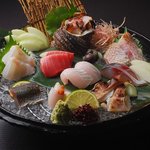 味どころ 桃兵衛 - 旬魚のお造り盛り合わせ　1,940円〜（写真は2人前です。）　『クエ・のどぐろ炙り・生マグロ・生サバなどなど…』