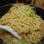 煮干し中華そば 一剣 - 中太麺