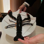 キュイジーヌ[s] ミッシェル・トロワグロ - オマール調理前