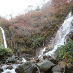 まるはち - 那須の幻の滝「両部の滝」温泉の川と水の川が合流