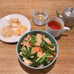 cafe634 - 豚肉と豆腐のピリ辛味噌炒め丼と副菜3種、加賀棒茶