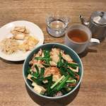 cafe634 - 豚肉と豆腐のピリ辛味噌炒め丼と副菜3種、加賀棒茶