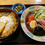 蕎麦処 丸花 - かつ丼と冷やし中華
これで￥800！