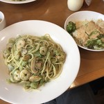 カフェ・ド・テラス - 本日のパスタ小エビと玉ねぎのジェノベーゼ