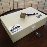 虎屋菓寮 - このシール留めが嬉しい。