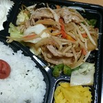 花まる弁当 - 野菜炒めと沢庵