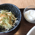 Yanagisawa Shokudou - サラダと杏仁豆腐