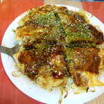 okonomiyakiteppanchuuboukokuichiya - お好み焼き（豚玉そば）