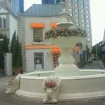 ヴィーヴルソレイユ - Vive Le Soleil　２階席の窓側円テーブルから見えるであろう景気(^o^).jpg