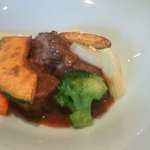 ヴィーヴルソレイユ - Vive Le Soleil　牛肉の赤ワイン煮込み（拡大）.jpg