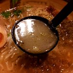 らーめん 三吉 - 魚介のラグーソースマジック塩（スープ）