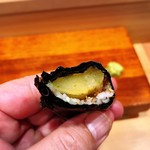 すし処浜谷 - 数の子巻き、かじった後です
