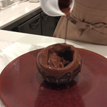 ピエール・エルメ・パリ - 球体がどんどん溶けていきます。