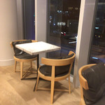 ピエール・エルメ・パリ - テーブル席