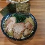 麺家ひまり - ラーメン（￥690）+肉一枚（サービス）