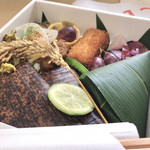 アットザテーブル