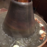 福満苑 鼓楼 - 羊肉と鹿肉の薬膳鍋 ゴマベースのソースが美味しい。