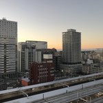 Hoteru Asoshia Shizuoka - 部屋から見下ろす早朝のJR静岡駅