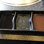 焼肉プサン - タレは３種用意してくれる