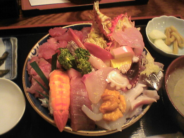 海鮮丼 特大海鮮丼が1050円！入谷の割烹「さいとう」は本気でスゴイ NAVER まとめ
