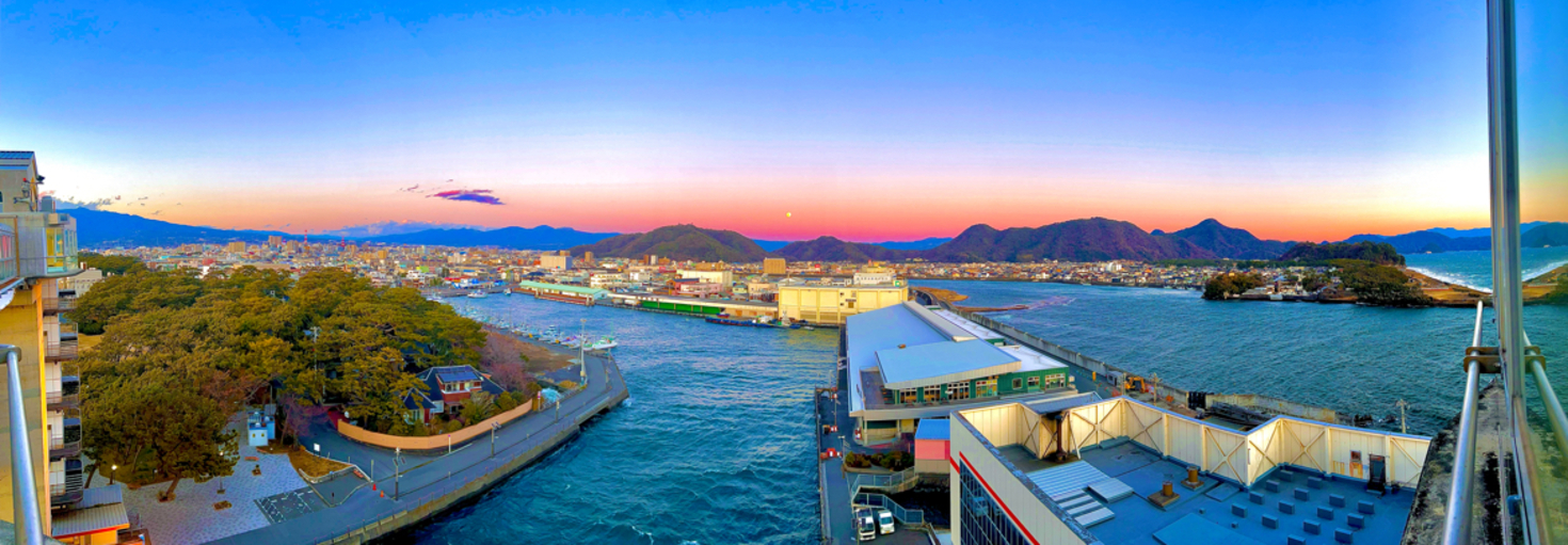 レビュアーのカバー画像