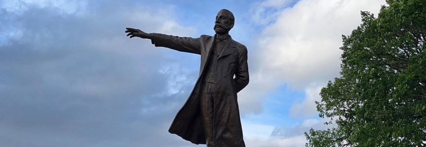 レビュアーのカバー画像