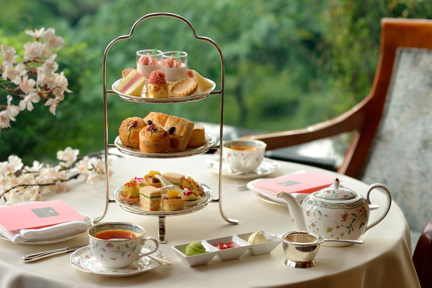 レビュアーのカバー画像