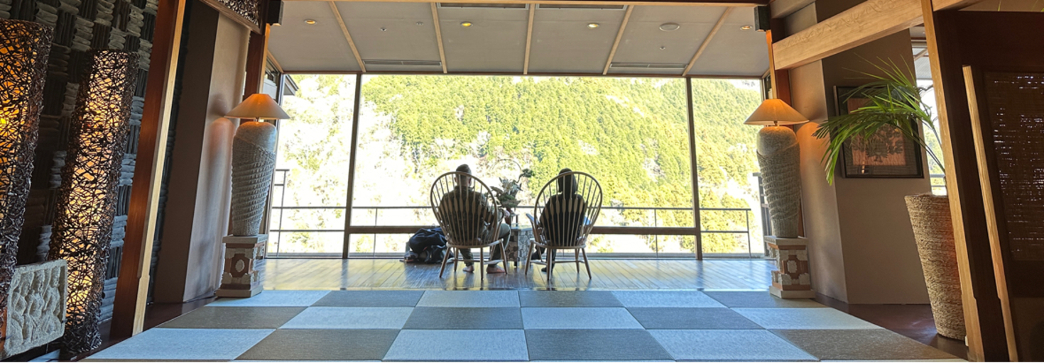 レビュアーのカバー画像