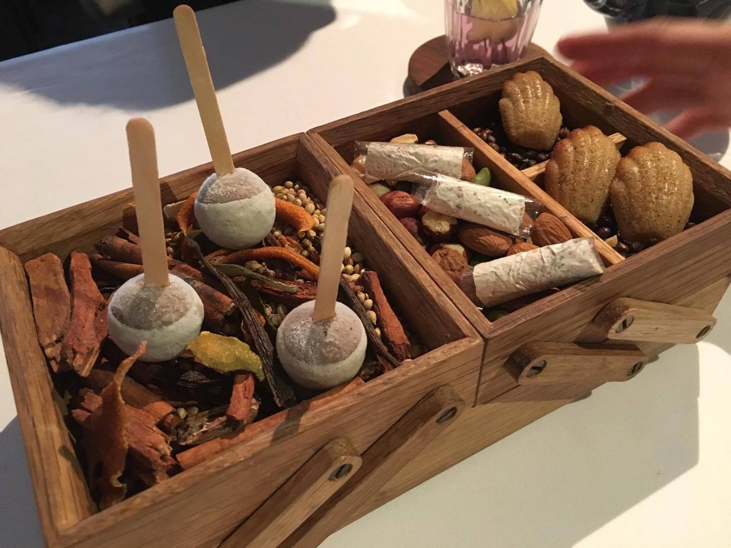 レビュアーのカバー画像