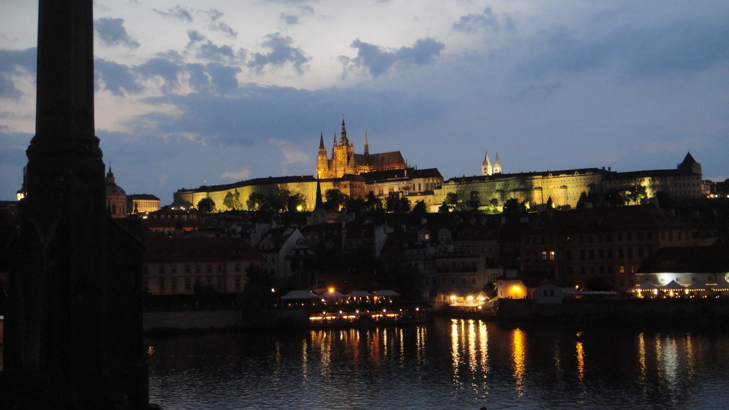 レビュアーのカバー画像