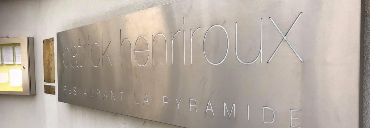 レビュアーのカバー画像