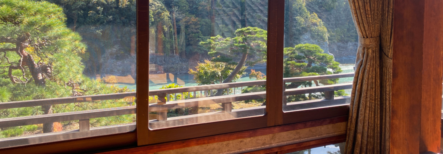 レビュアーのカバー画像